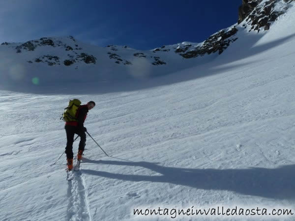 col des rayes noires