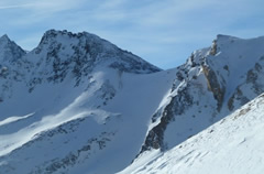 col des rayes noires