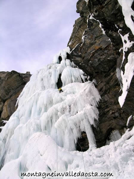 cascata trip in the night